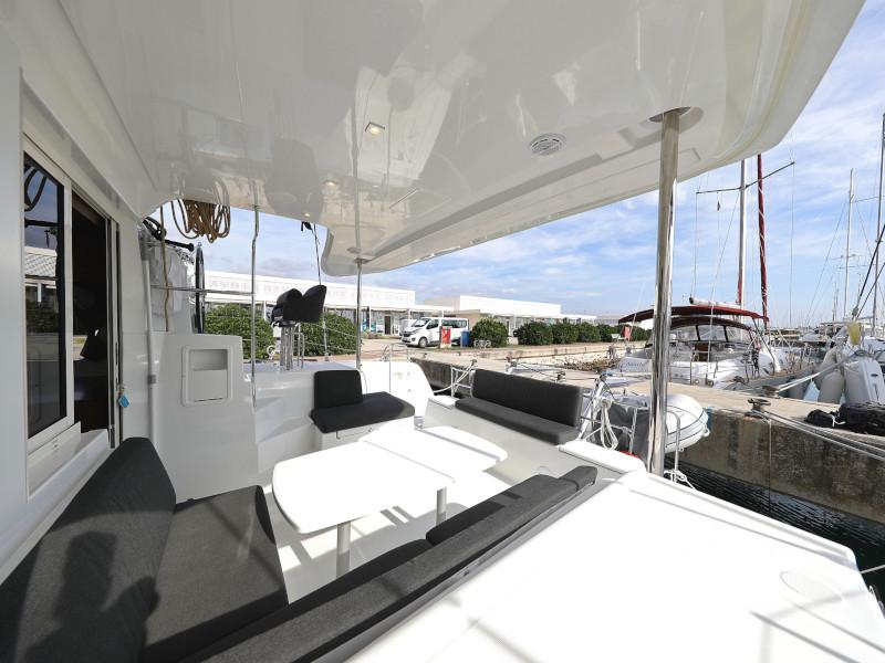 Book yachts online - catamaran - Lagoon 40 - BLUE ANGEL - rent