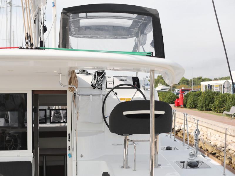 Book yachts online - catamaran - Lagoon 40 - BLUE ANGEL - rent