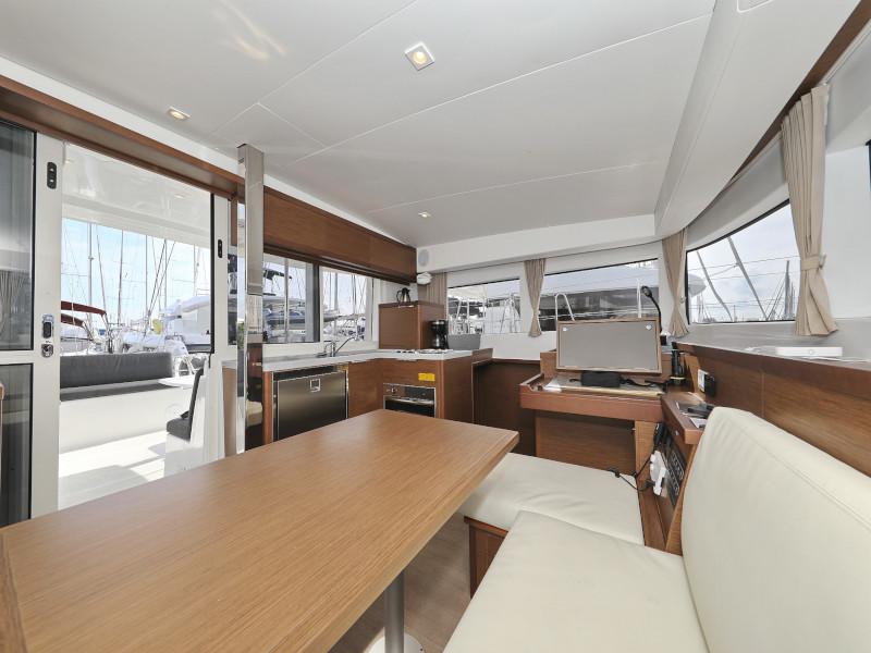 Book yachts online - catamaran - Lagoon 40 - BLUE ANGEL - rent