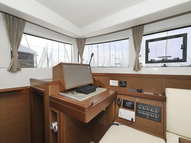 Book yachts online - catamaran - Lagoon 40 - BLUE ANGEL - rent