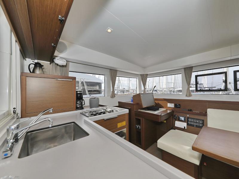 Book yachts online - catamaran - Lagoon 40 - BLUE ANGEL - rent