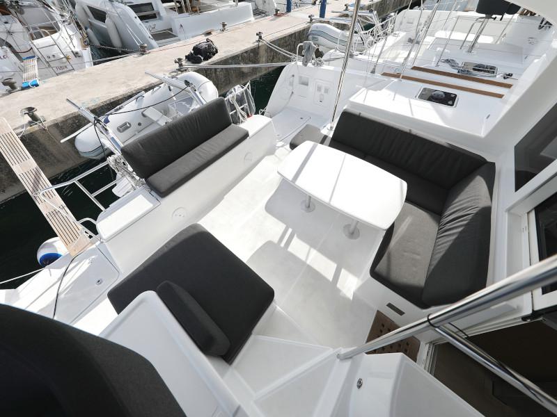 Book yachts online - catamaran - Lagoon 40 - BLUE ANGEL - rent