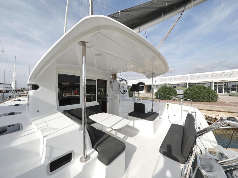 Book yachts online - catamaran - Lagoon 40 - BLUE ANGEL - rent