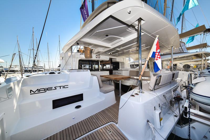 Book yachts online - catamaran - Lagoon 46 - MAJESTIC - rent