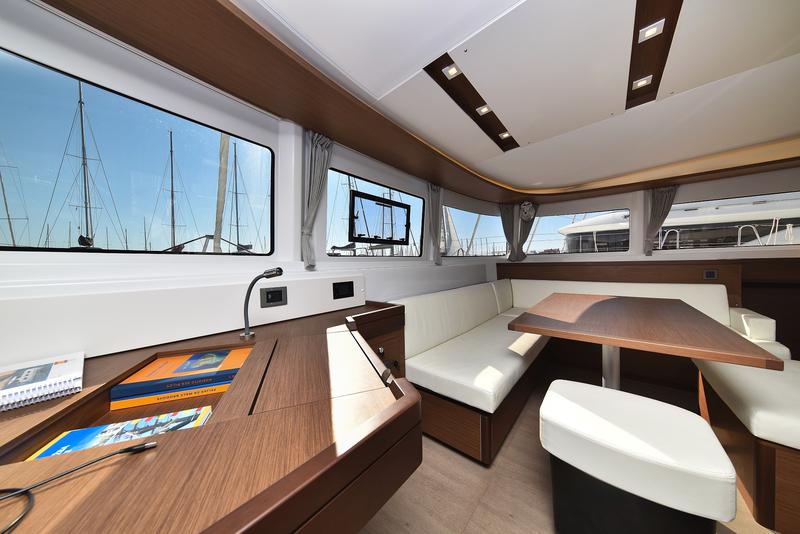 Book yachts online - catamaran - Lagoon 46 - MAJESTIC - rent