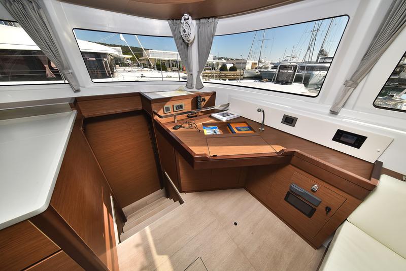 Book yachts online - catamaran - Lagoon 46 - MAJESTIC - rent