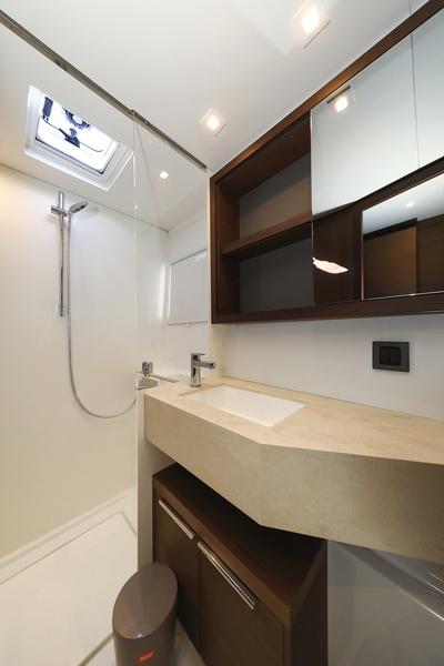 Book yachts online - catamaran - Lagoon 46 - MAJESTIC - rent