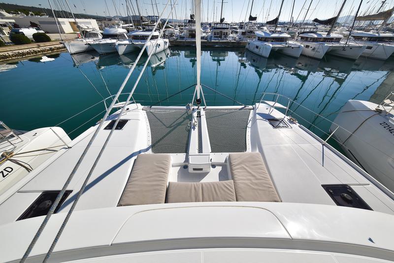 Book yachts online - catamaran - Lagoon 46 - MAJESTIC - rent