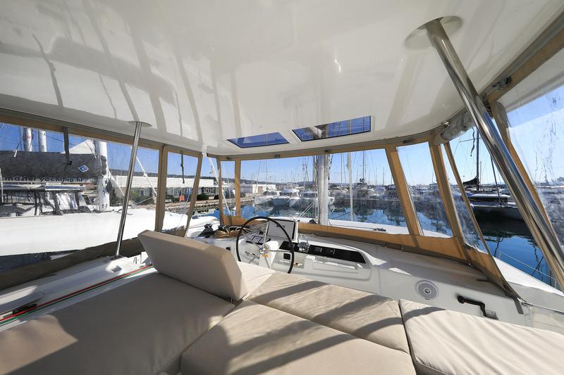 Book yachts online - catamaran - Lagoon 46 - MAJESTIC - rent