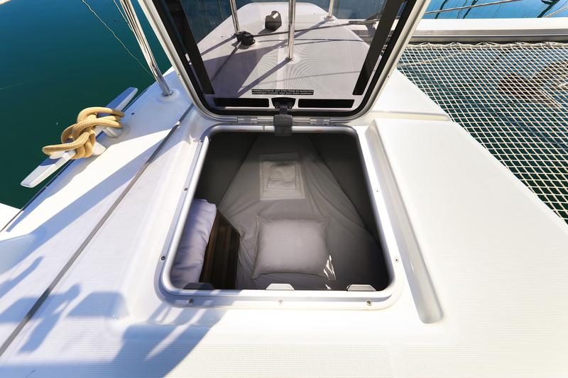 Book yachts online - catamaran - Lagoon 46 - MAJESTIC - rent