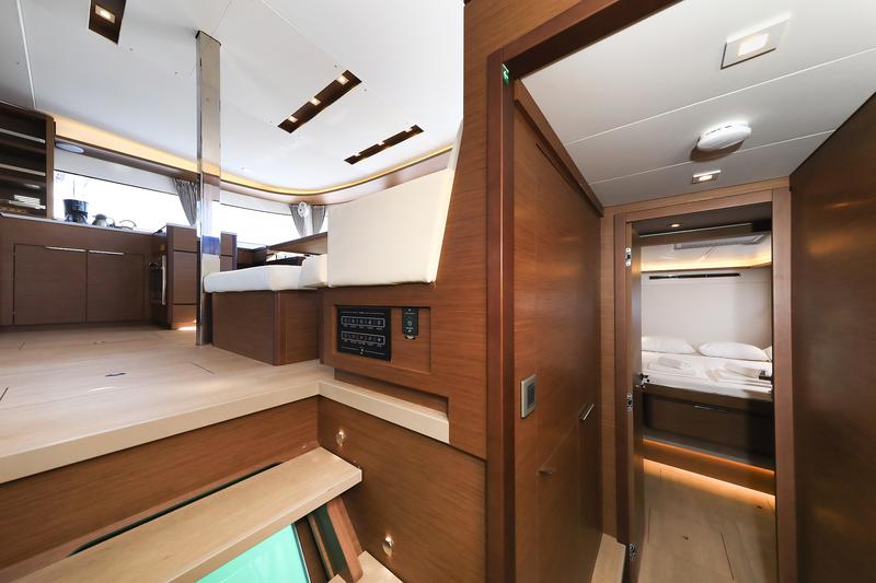 Book yachts online - catamaran - Lagoon 46 - MAJESTIC - rent
