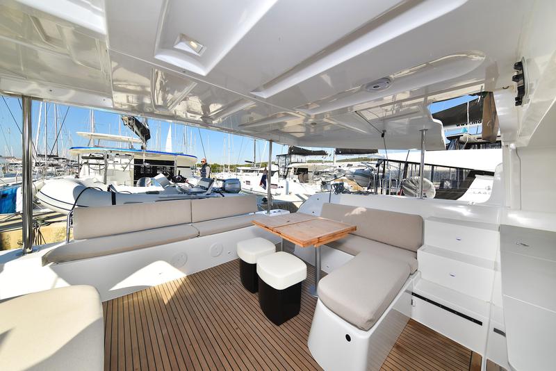 Book yachts online - catamaran - Lagoon 46 - MAJESTIC - rent