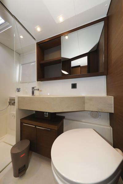 Book yachts online - catamaran - Lagoon 46 - MAJESTIC - rent