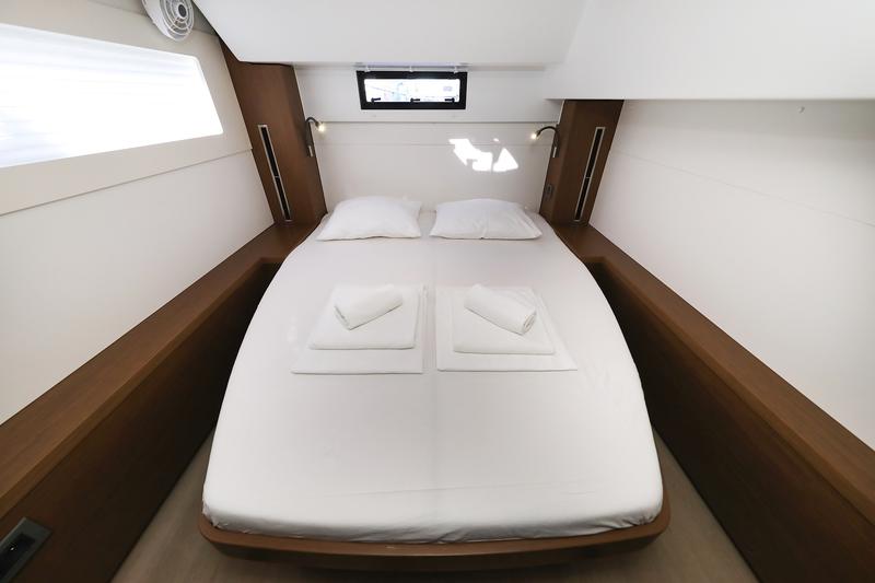 Book yachts online - catamaran - Lagoon 46 - MAJESTIC - rent