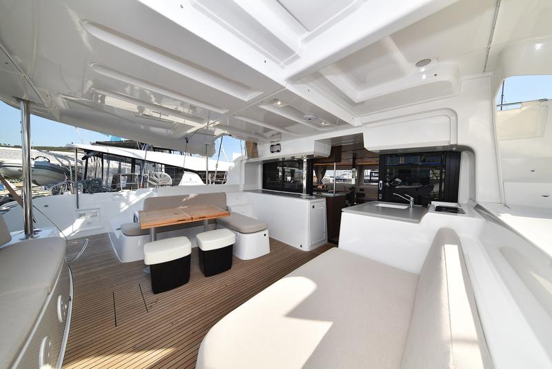 Book yachts online - catamaran - Lagoon 46 - MAJESTIC - rent