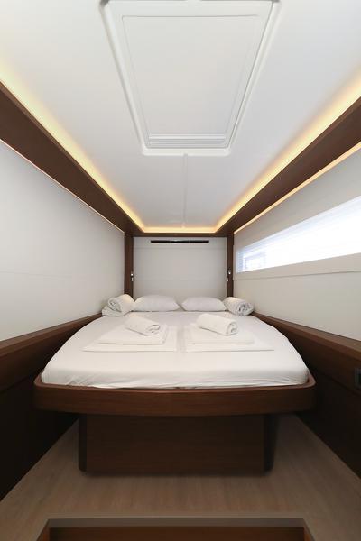 Book yachts online - catamaran - Lagoon 46 - MAJESTIC - rent