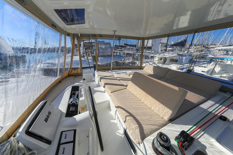 Book yachts online - catamaran - Lagoon 46 - MAJESTIC - rent