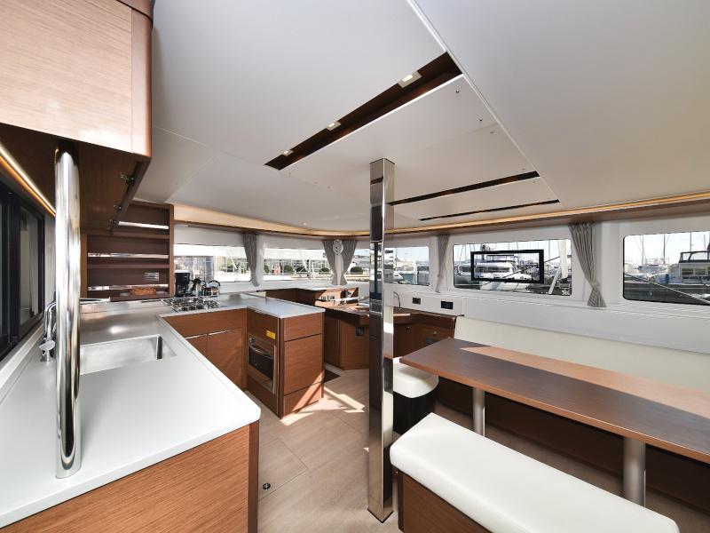 Book yachts online - catamaran - Lagoon 46 - MAJESTIC - rent