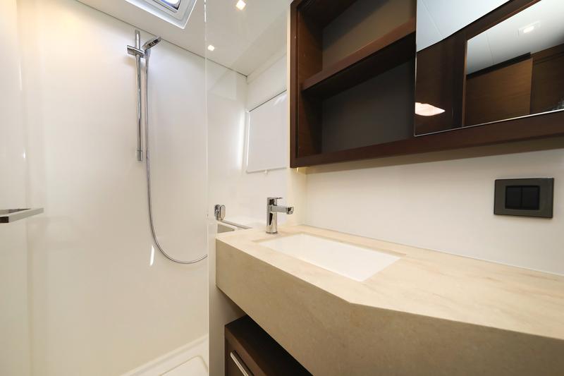 Book yachts online - catamaran - Lagoon 46 - MAJESTIC - rent