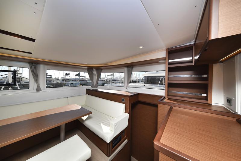 Book yachts online - catamaran - Lagoon 46 - MAJESTIC - rent