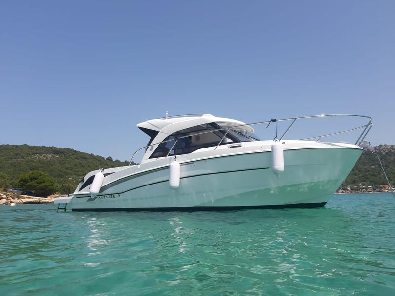 Book yachts online - motorboat - Antares 8 - BELECA - rent