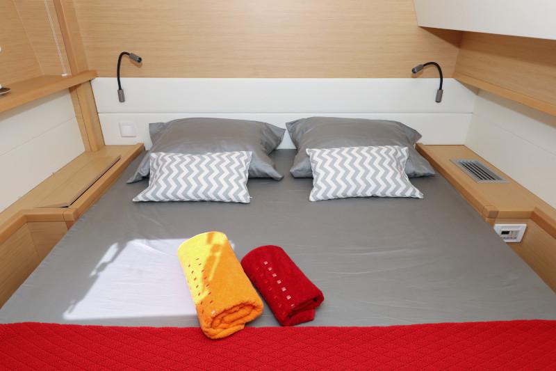 Book yachts online - catamaran - Lagoon 52 - SEA DWELLER  - rent