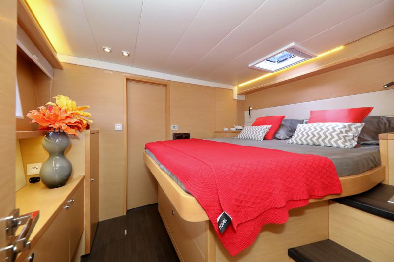 Book yachts online - catamaran - Lagoon 52 - SEA DWELLER  - rent