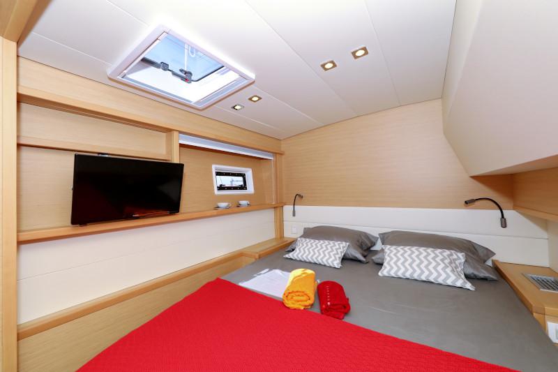 Book yachts online - catamaran - Lagoon 52 - SEA DWELLER  - rent