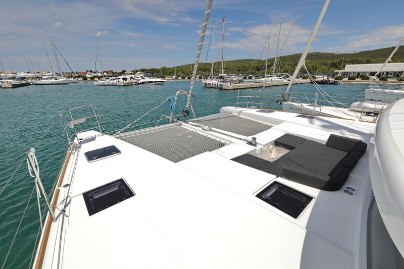 Book yachts online - catamaran - Lagoon 52 - SEA DWELLER  - rent