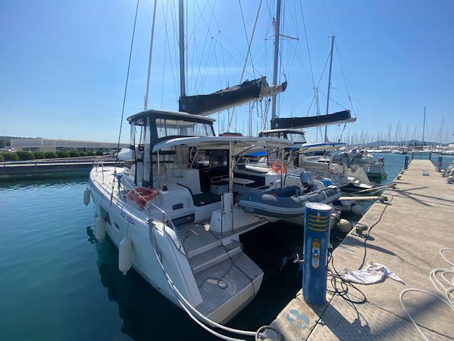 Book yachts online - catamaran - Lagoon 42 - FAT CAT - rent