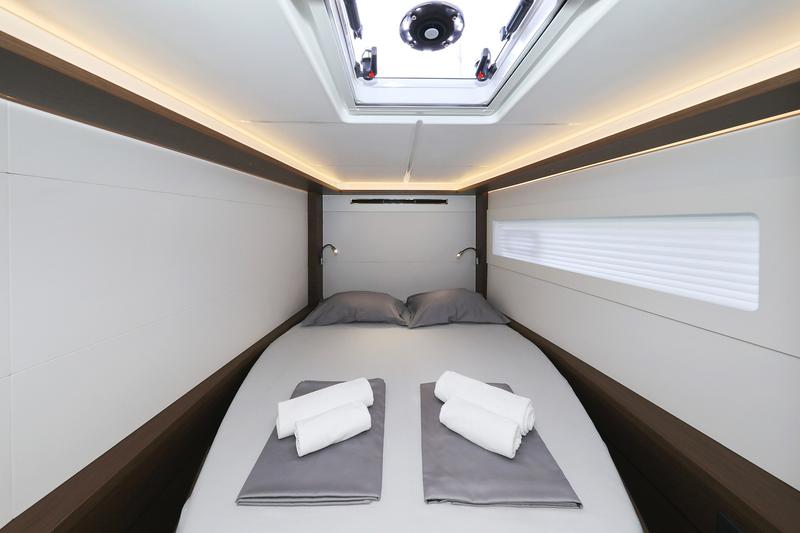 Book yachts online - catamaran - Lagoon 46 - PANOS - rent