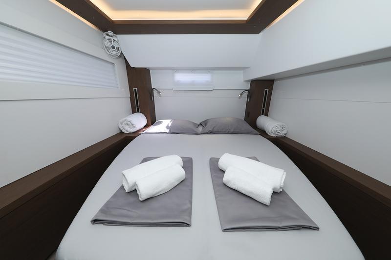 Book yachts online - catamaran - Lagoon 46 - PANOS - rent