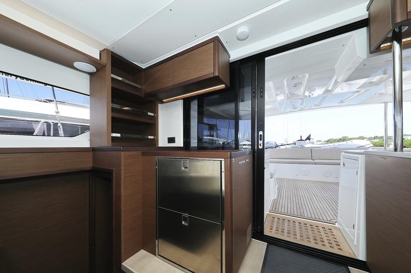 Book yachts online - catamaran - Lagoon 46 - PANOS - rent