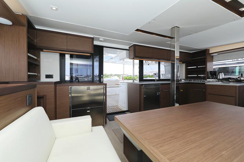 Book yachts online - catamaran - Lagoon 46 - PANOS - rent