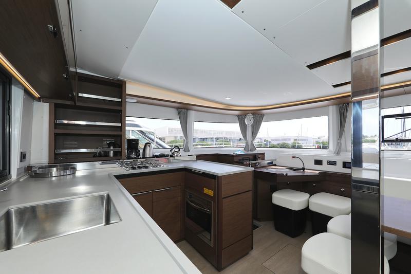 Book yachts online - catamaran - Lagoon 46 - PANOS - rent