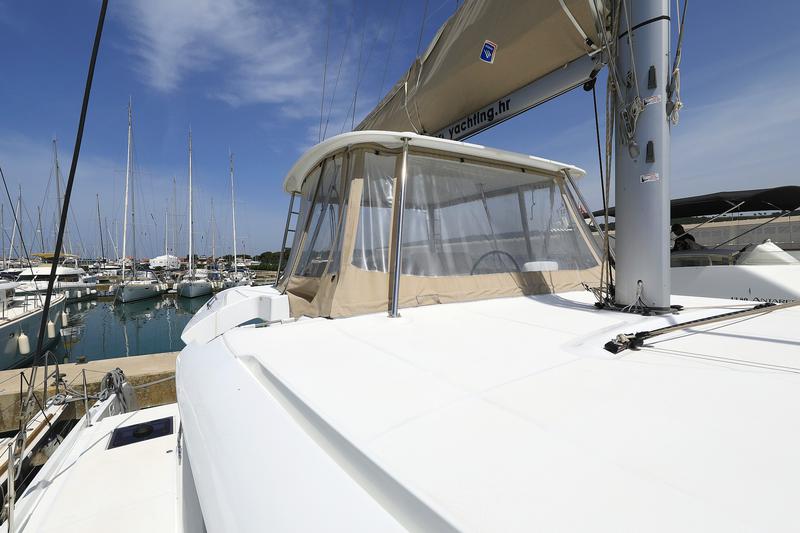 Book yachts online - catamaran - Lagoon 46 - PANOS - rent