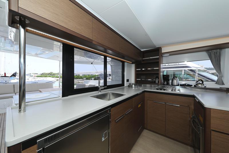 Book yachts online - catamaran - Lagoon 46 - PANOS - rent
