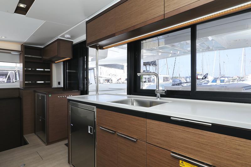 Book yachts online - catamaran - Lagoon 46 - PANOS - rent