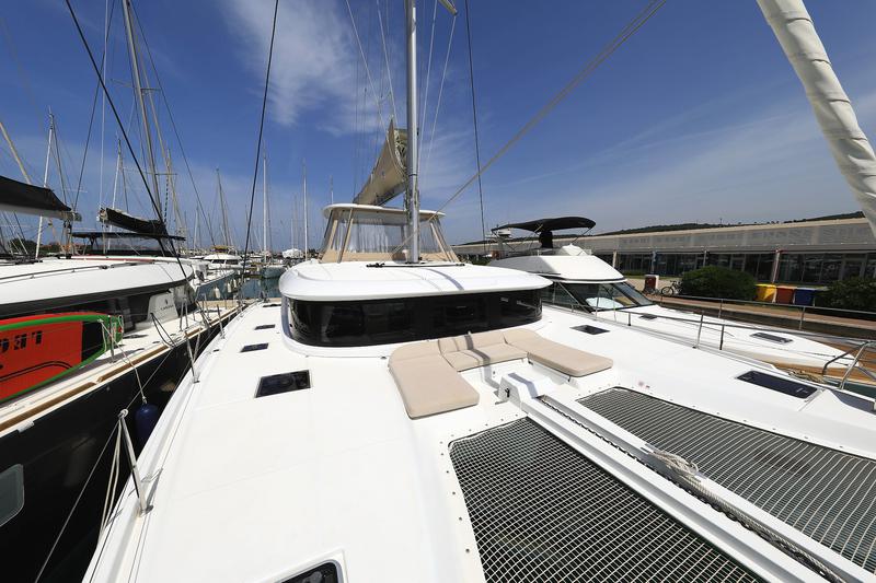 Book yachts online - catamaran - Lagoon 46 - PANOS - rent