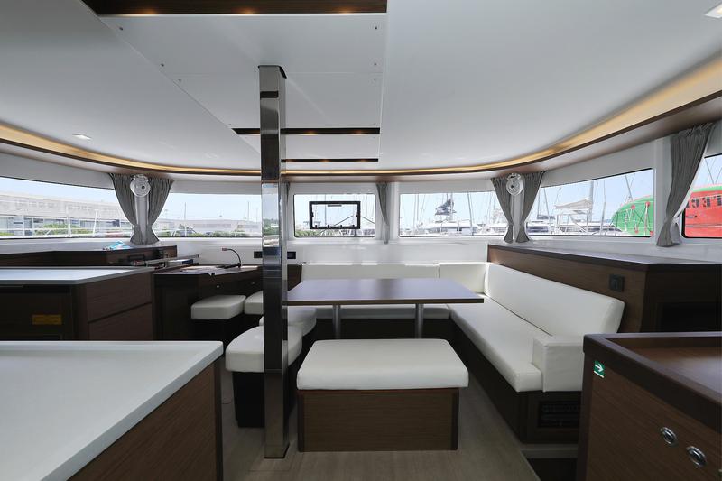 Book yachts online - catamaran - Lagoon 46 - PANOS - rent