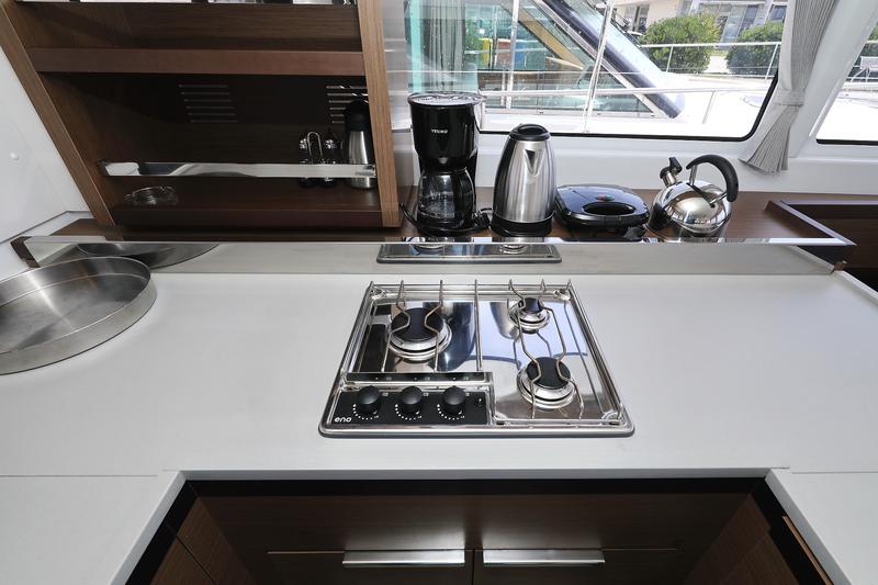 Book yachts online - catamaran - Lagoon 46 - PANOS - rent