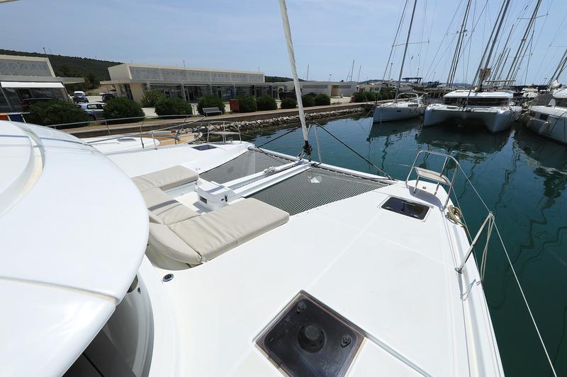 Book yachts online - catamaran - Lagoon 46 - PANOS - rent
