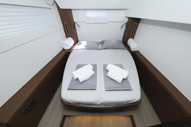 Book yachts online - catamaran - Lagoon 46 - PANOS - rent
