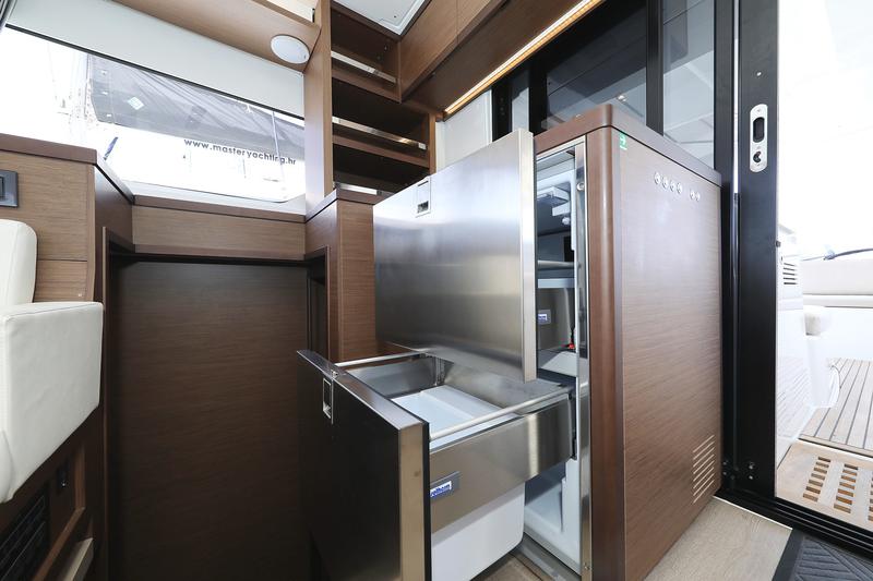 Book yachts online - catamaran - Lagoon 46 - PANOS - rent