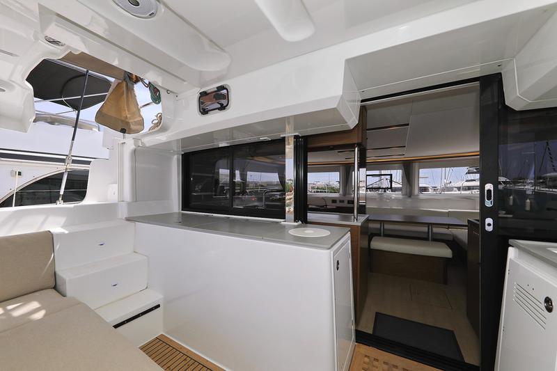 Book yachts online - catamaran - Lagoon 46 - PANOS - rent