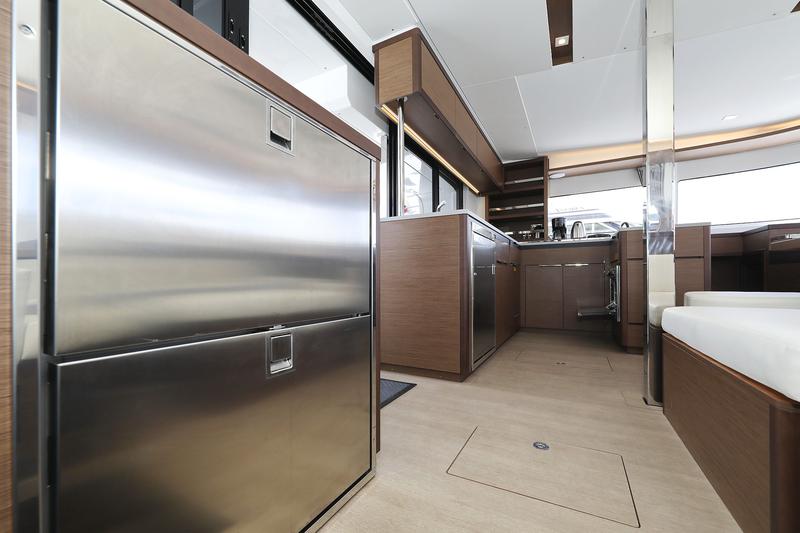 Book yachts online - catamaran - Lagoon 46 - PANOS - rent