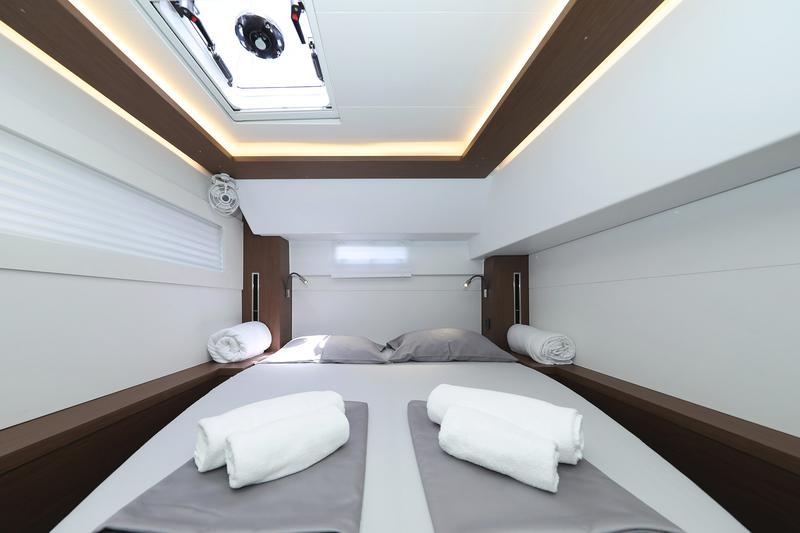 Book yachts online - catamaran - Lagoon 46 - PANOS - rent