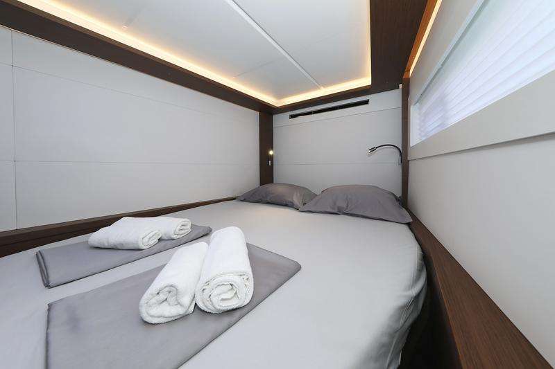 Book yachts online - catamaran - Lagoon 46 - PANOS - rent