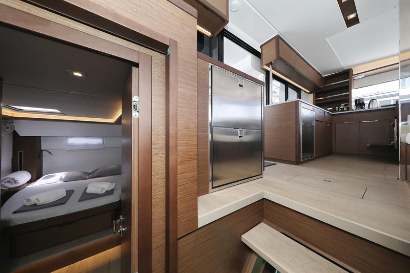Book yachts online - catamaran - Lagoon 46 - PANOS - rent