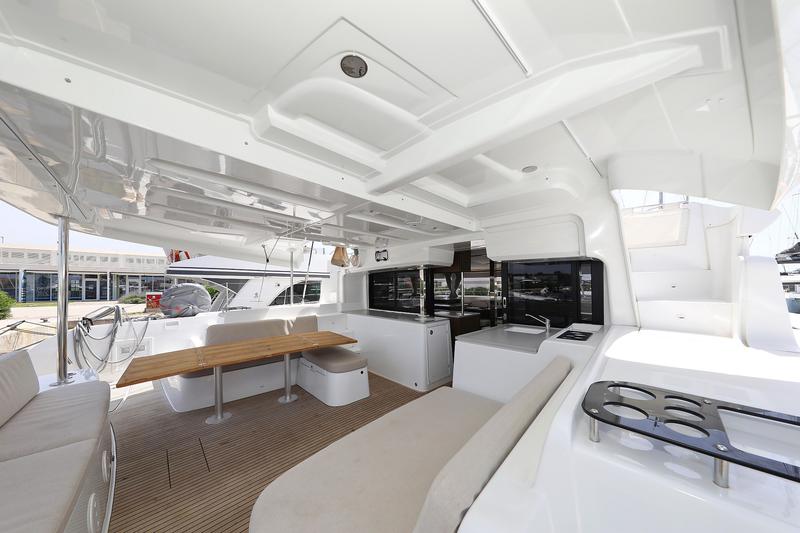 Book yachts online - catamaran - Lagoon 46 - PANOS - rent